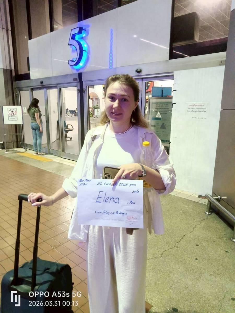 Traveler using Lek Taxi transfer service